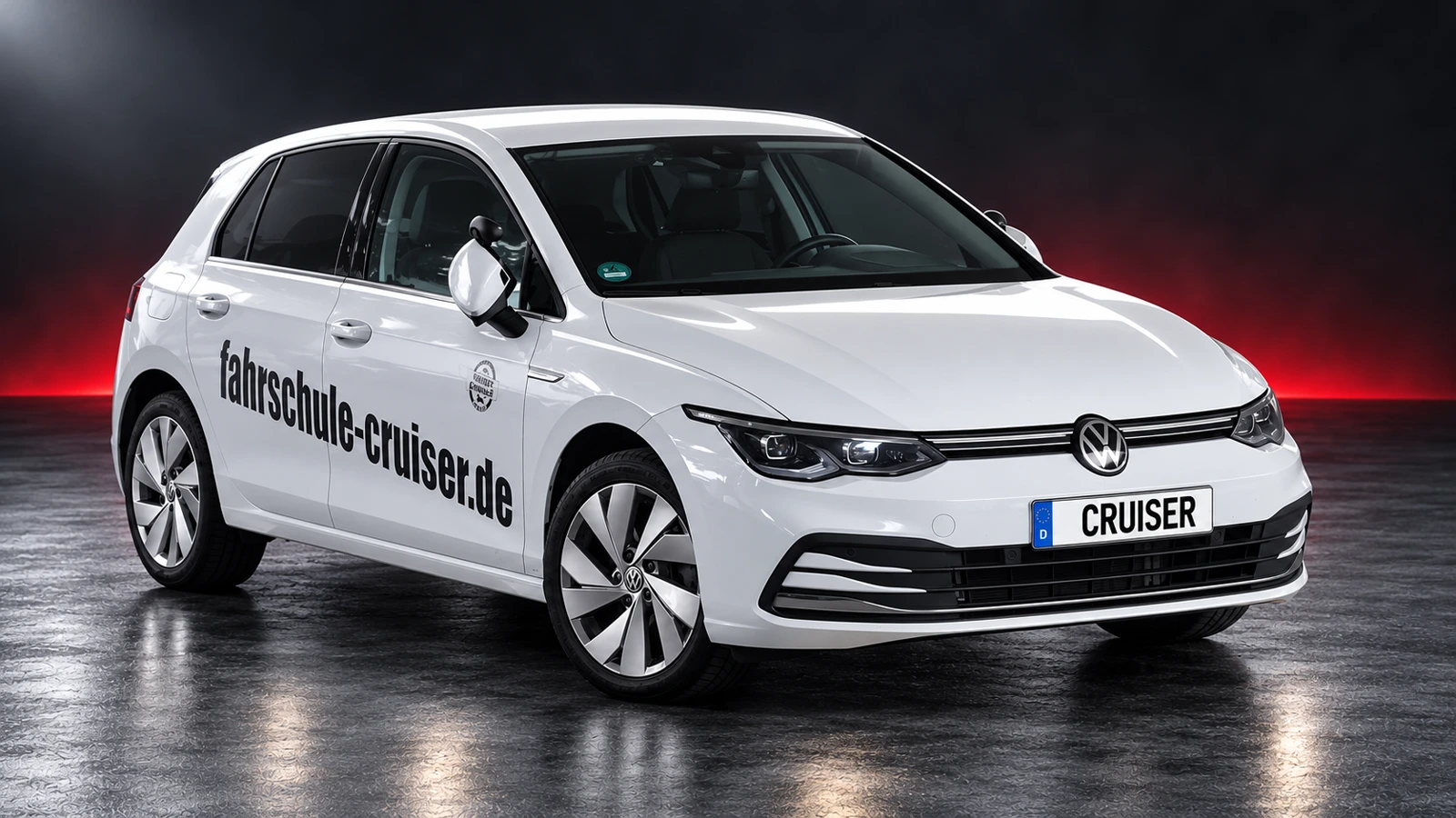VW Golf 8 der Fahrschule Cruiser & Biker